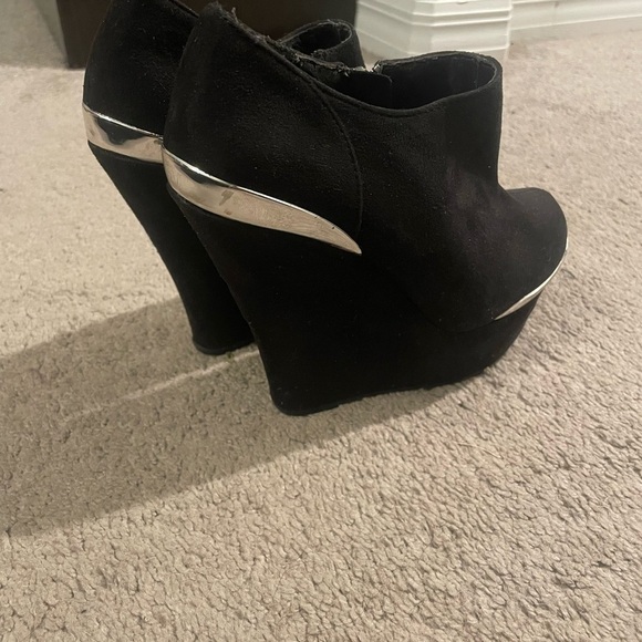 Shi by JOURNEYS Black Ankle Booties - Picture 5 of 6